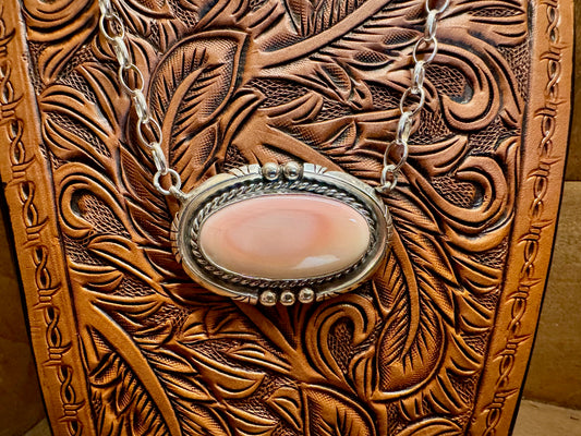 Pink Conch Pendant Necklace