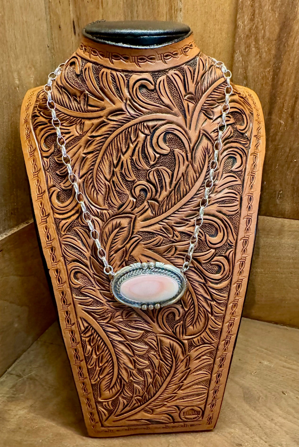 Pink Conch Pendant Necklace