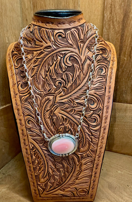 Pink Conch Pendant Necklace