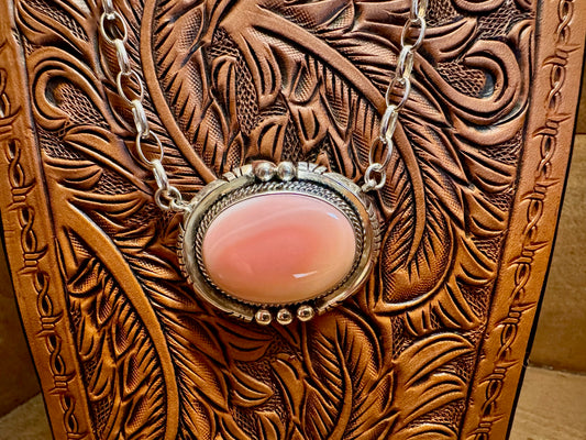 Pink Conch Pendant Necklace